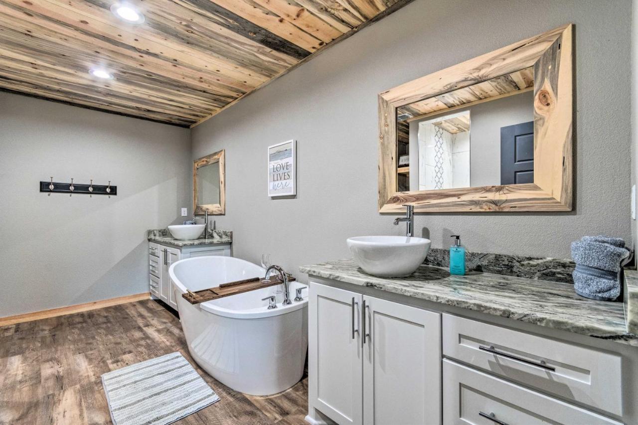 Upscale Riverfront Home With Beach And Fire Pit! Glenwood Exteriér fotografie